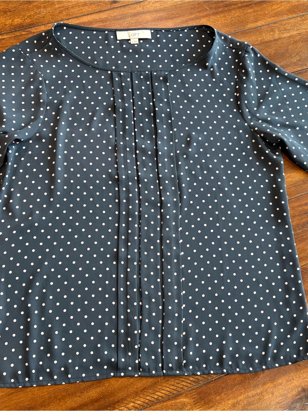 LOFT Navy/Grey  and White Polka Dot Pleated 3/4 Sleeve Shirt, size L, EUC